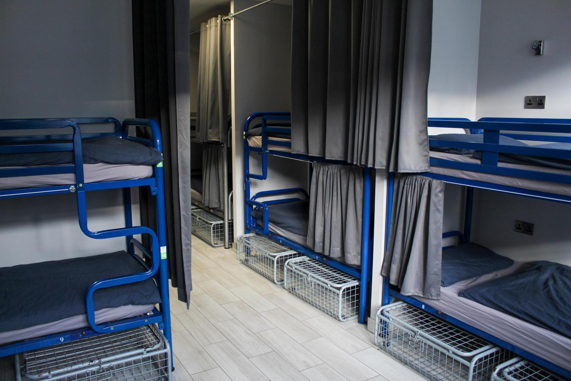 1 Bed a 32-Bed Mixed Dorm